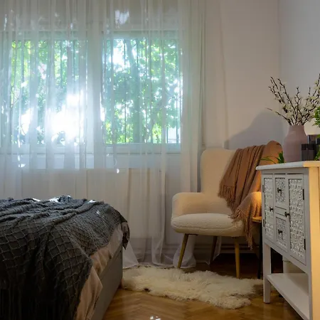 Διαμέρισμα House