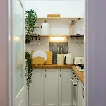 Apartament House *