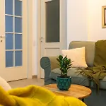 House Apartament *
