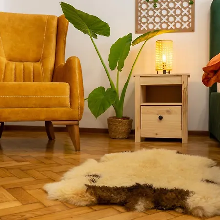 Apartament House *